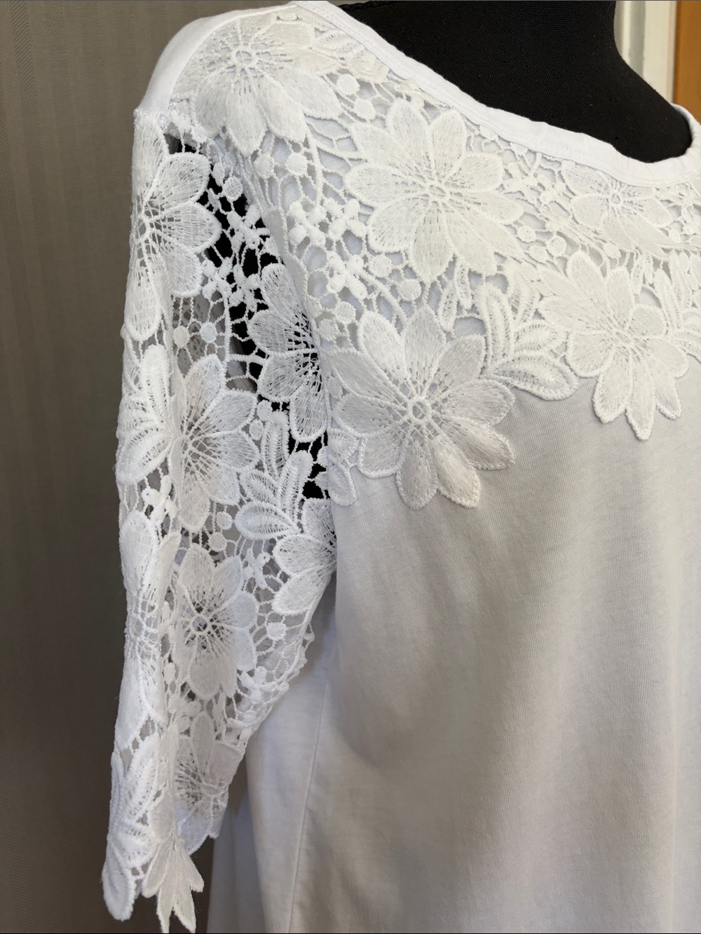 Rafaella White Floral Embroidered Lace Yoke & Sleeve Top - Picture 2 of 6